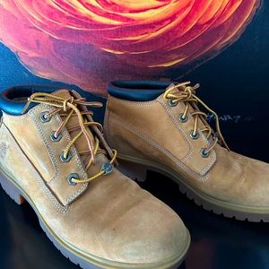 ✨ Women’s short timberland boot ✨